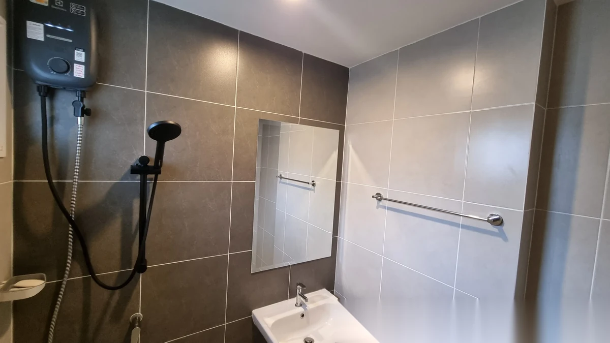 Таунхаус 3BR в комплексе Supalai Bella Vichit Phuket · Вичит · Выход к бассейну — фото 26