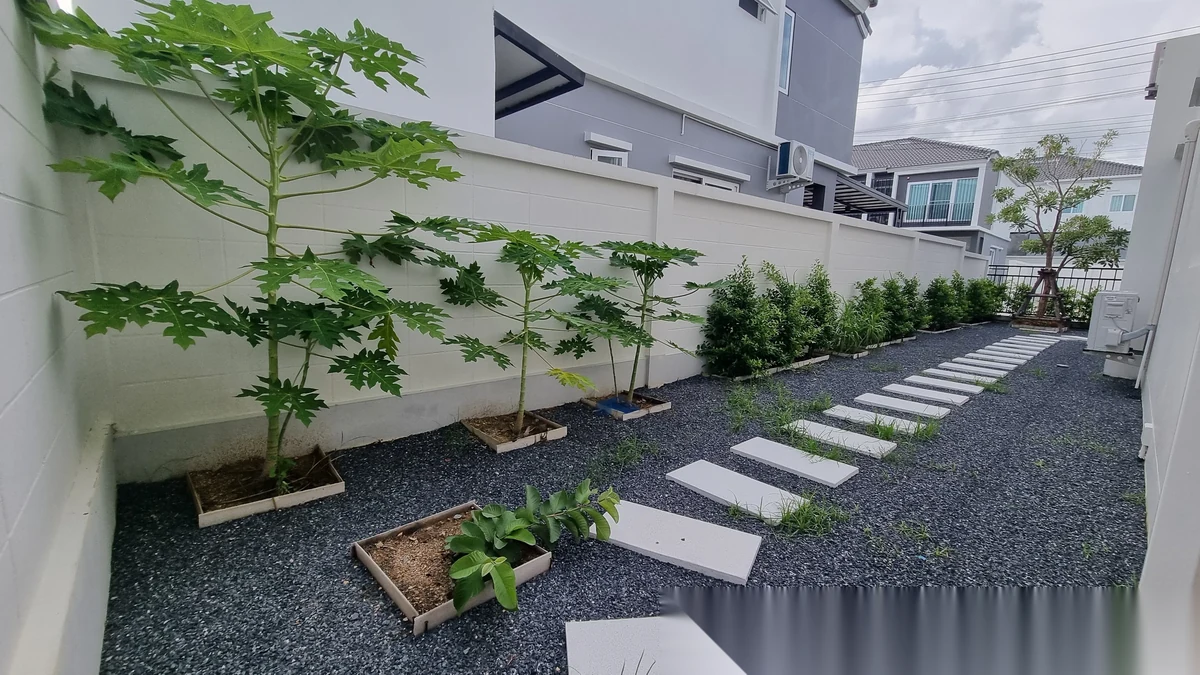 Таунхаус 3BR в комплексе Supalai Bella Vichit Phuket · Вичит · Выход к бассейну — фото 29