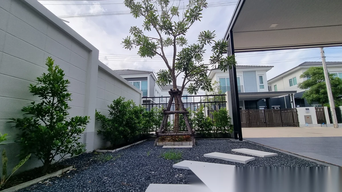 Таунхаус 3BR в комплексе Supalai Bella Vichit Phuket · Вичит · Выход к бассейну — фото 31