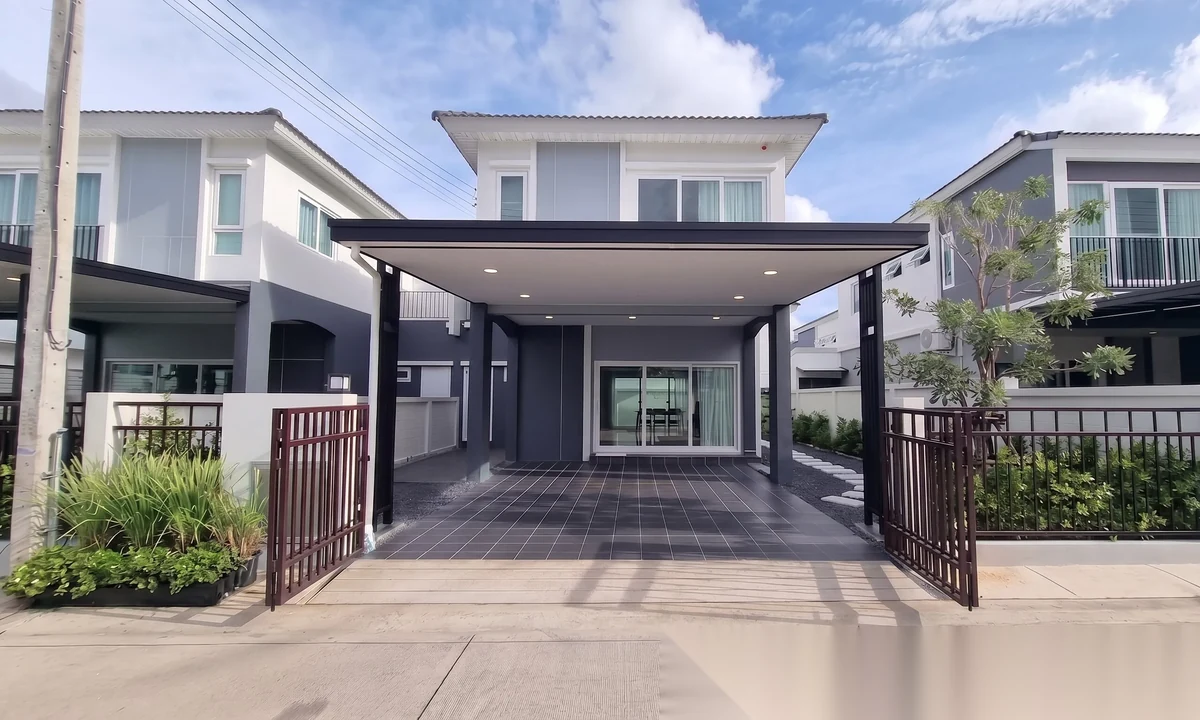 Таунхаус 3BR в комплексе Supalai Bella Vichit Phuket · Вичит · Выход к бассейну — фото 33