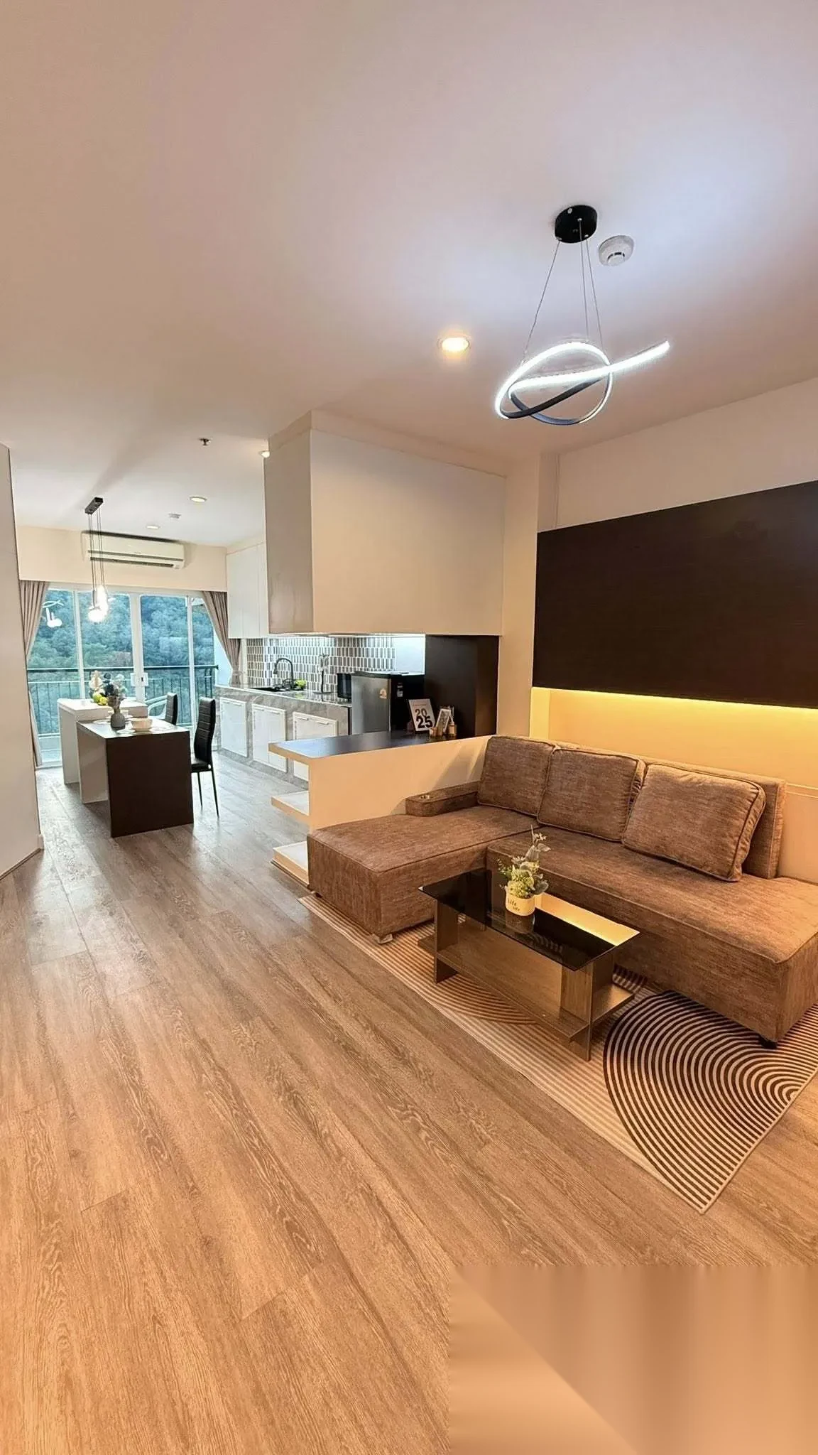 Апартаменты 1BR в ЖК The Green Places Condominium · Пхукет-таун · Выход к бассейну — фото 3