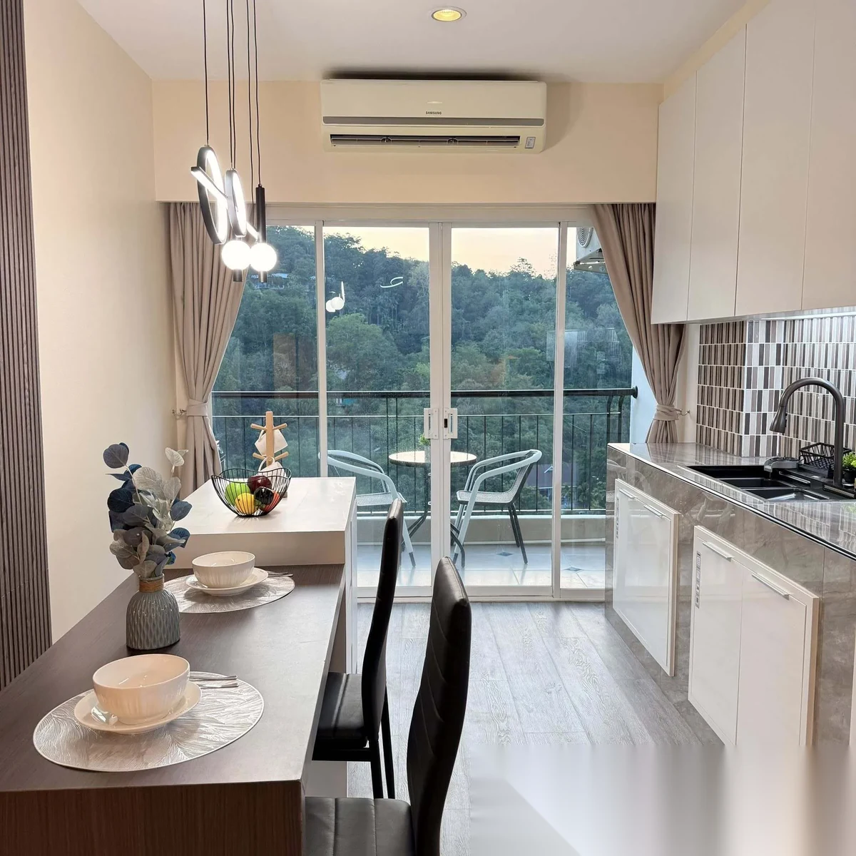 Апартаменты 1BR в ЖК The Green Places Condominium · Пхукет-таун · Выход к бассейну — фото 4