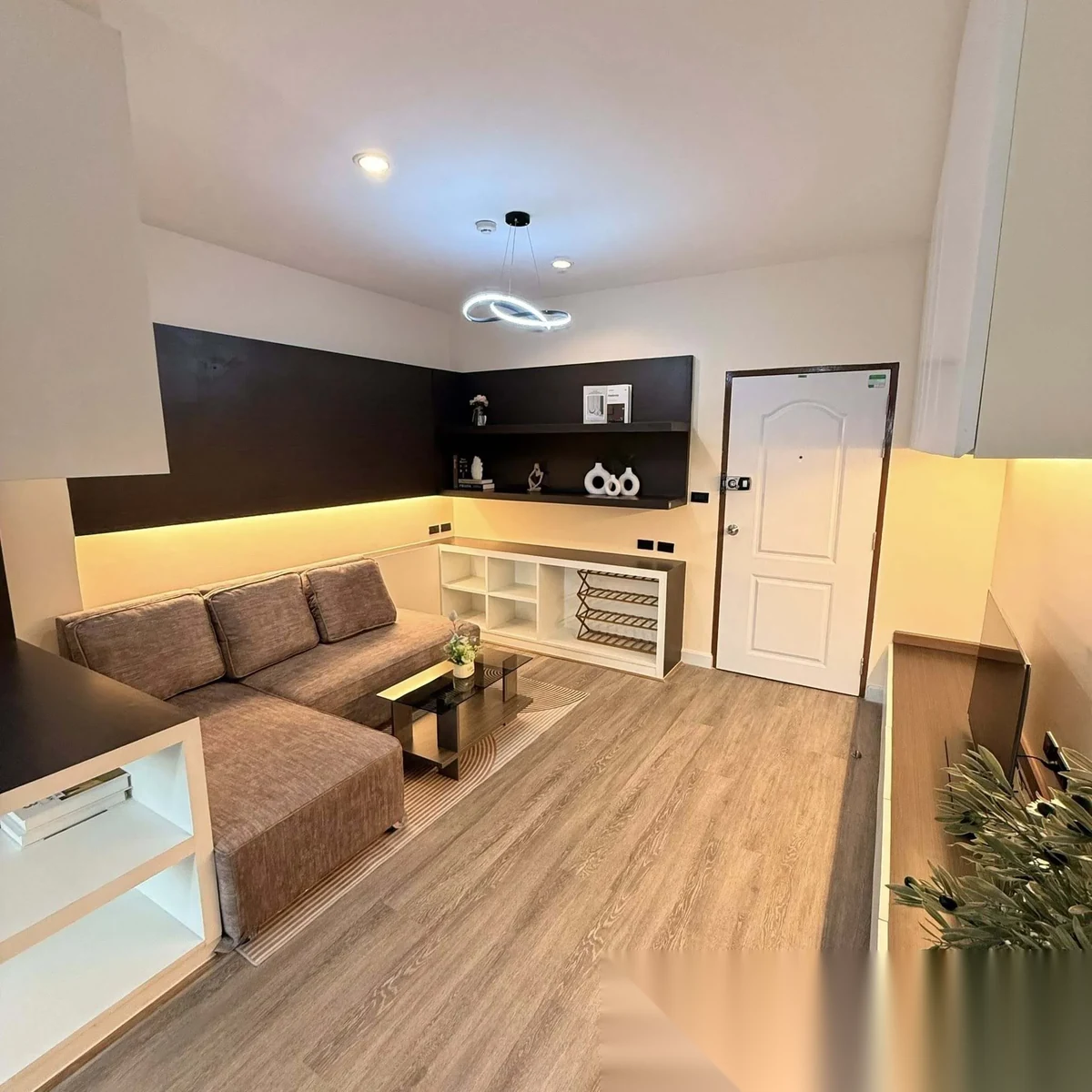Апартаменты 1BR в ЖК The Green Places Condominium · Пхукет-таун · Выход к бассейну — фото 5