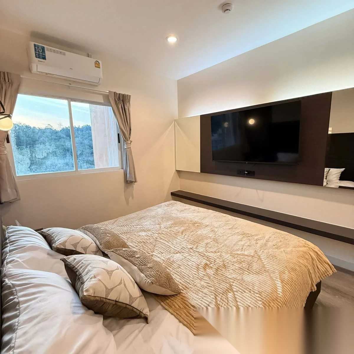 Апартаменты 1BR в ЖК The Green Places Condominium · Пхукет-таун · Выход к бассейну — фото 12