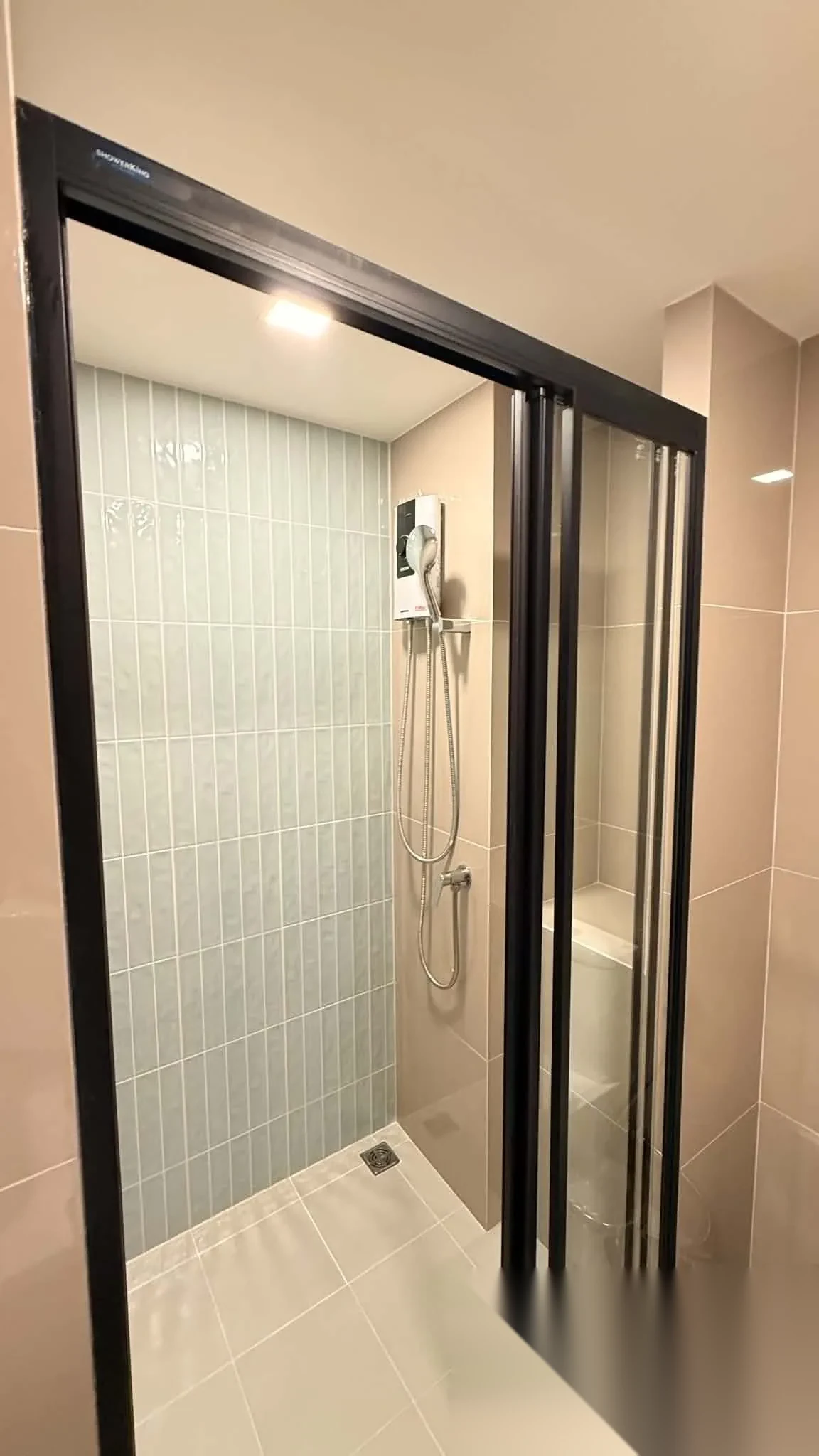 Апартаменты 1BR в ЖК THE BASE Bukit · Вичит · Вид на бассейн — фото 10