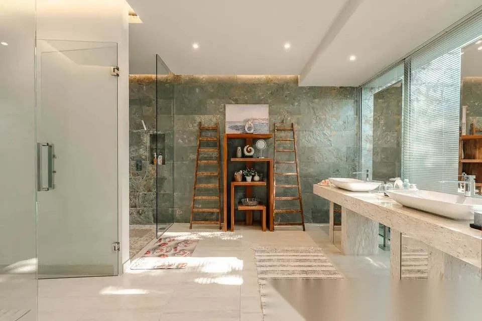 4 Bedroom Villa for rent at Anchan Grand Residence complex · Si Sunthon · Pool View — photo 8