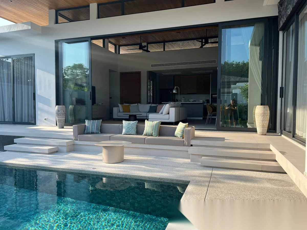 4 Bedroom Villa for rent at Botanica Modern Loft II complex · Si Sunthon · Pool View — photo 2