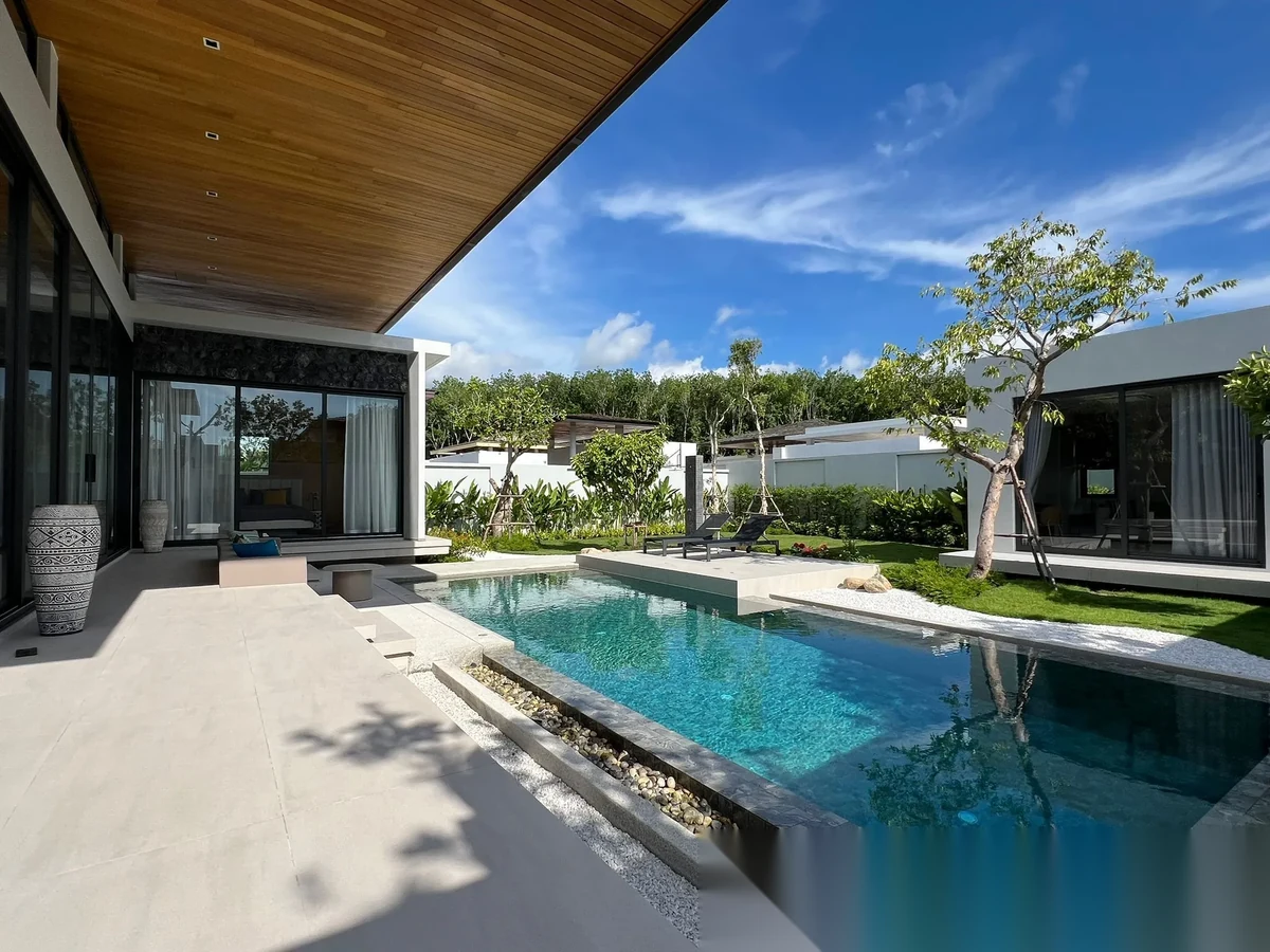 4 Bedroom Villa for rent at Botanica Modern Loft II complex · Si Sunthon · Pool View — photo 3