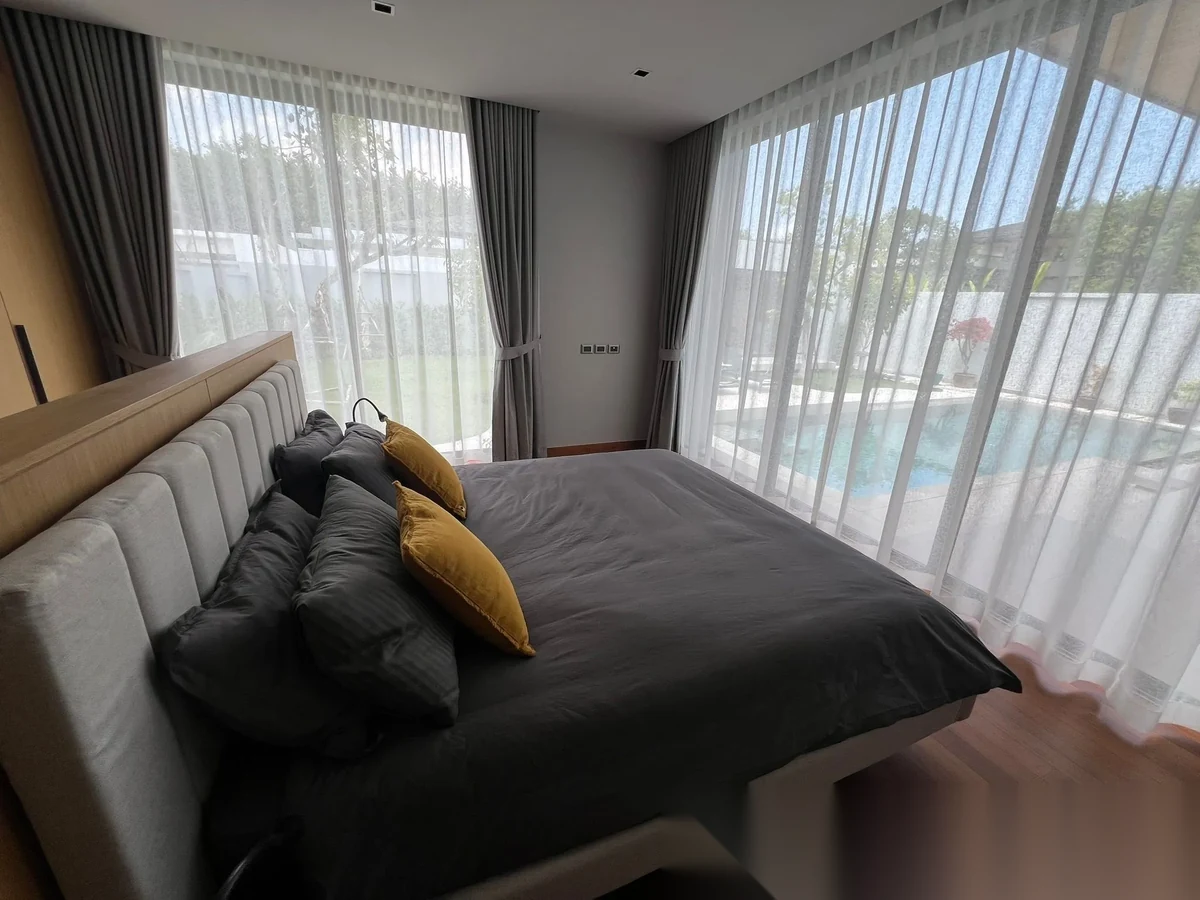 4 Bedroom Villa for rent at Botanica Modern Loft II complex · Si Sunthon · Pool View — photo 4