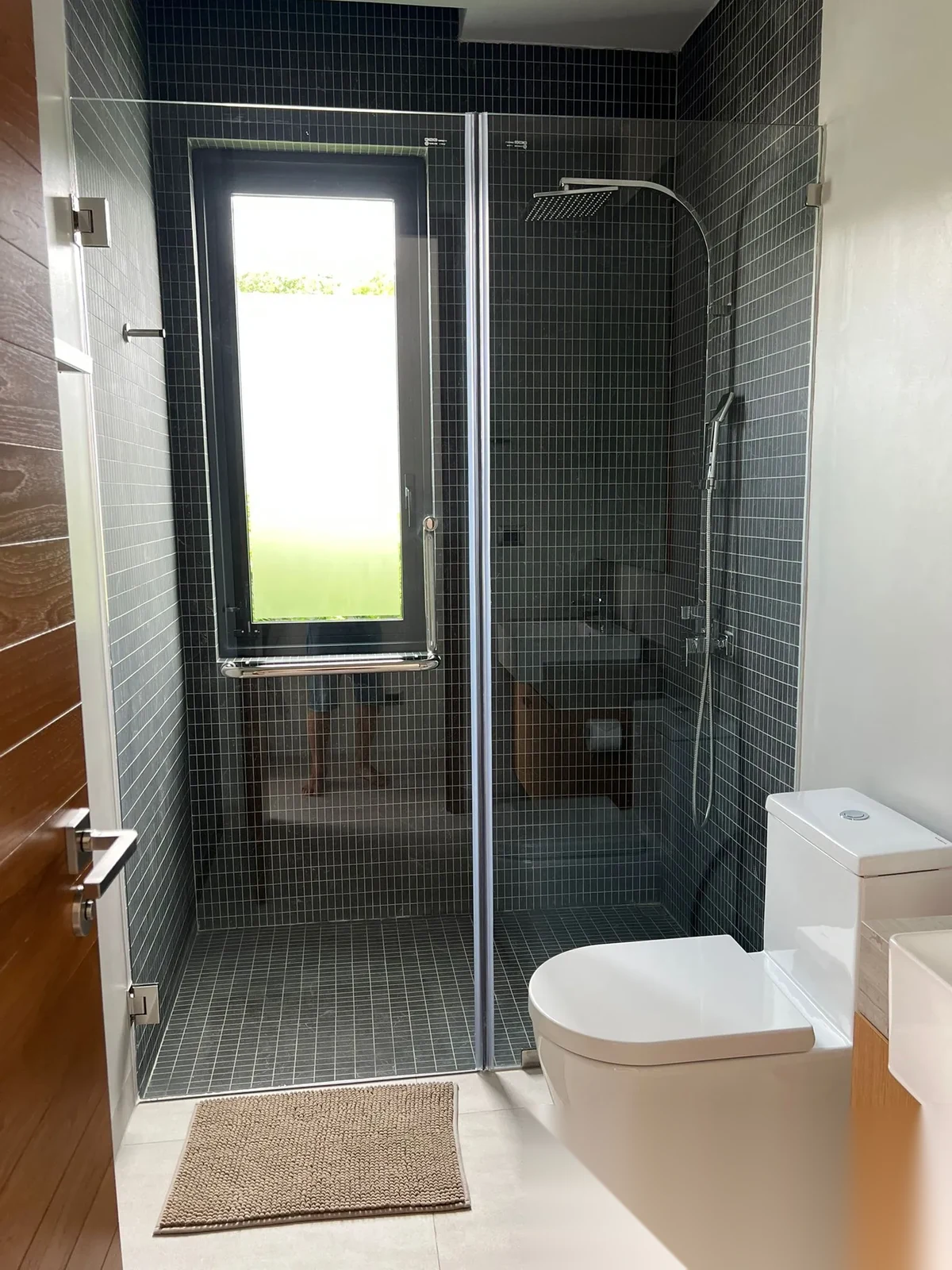 4 Bedroom Villa for rent at Botanica Modern Loft II complex · Si Sunthon · Pool View — photo 5