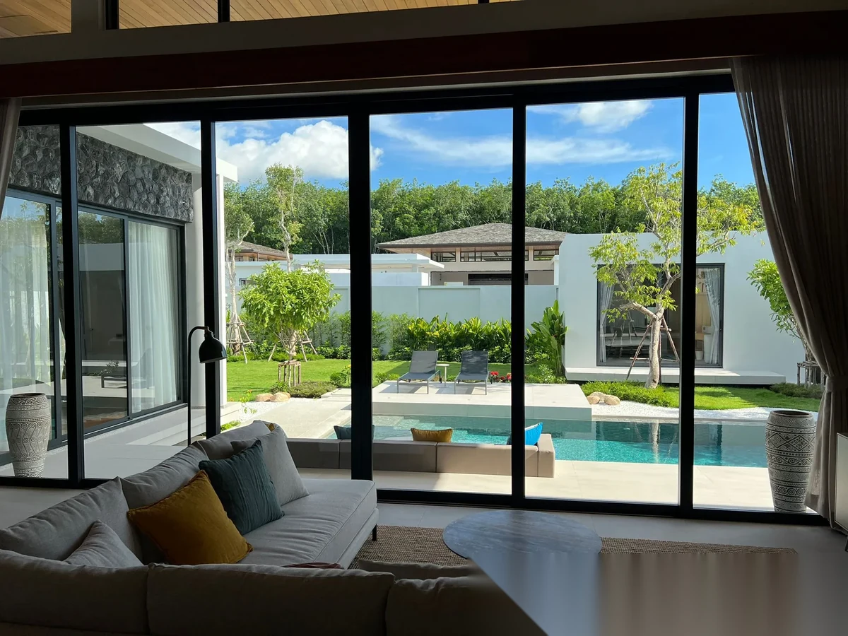 4 Bedroom Villa for rent at Botanica Modern Loft II complex · Si Sunthon · Pool View — photo 11