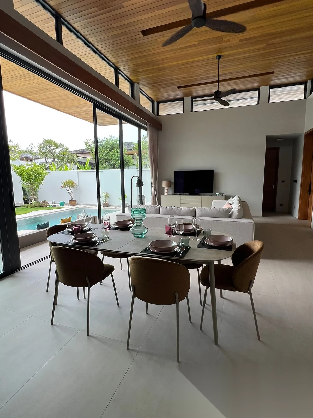 4 Bedroom Villa for rent at Botanica Modern Loft II complex · Si Sunthon · Pool View — photo 12