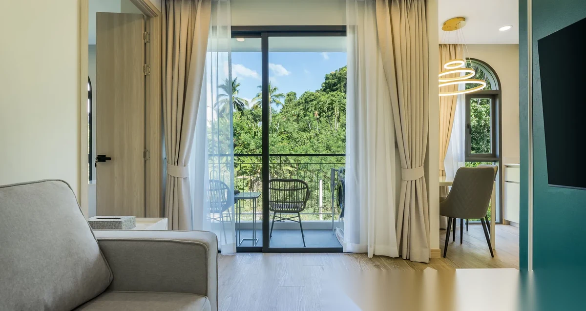 1 Bedroom Apartment for rent at Palmetto Park Condominium complex · Karon · Garden View — photo 2