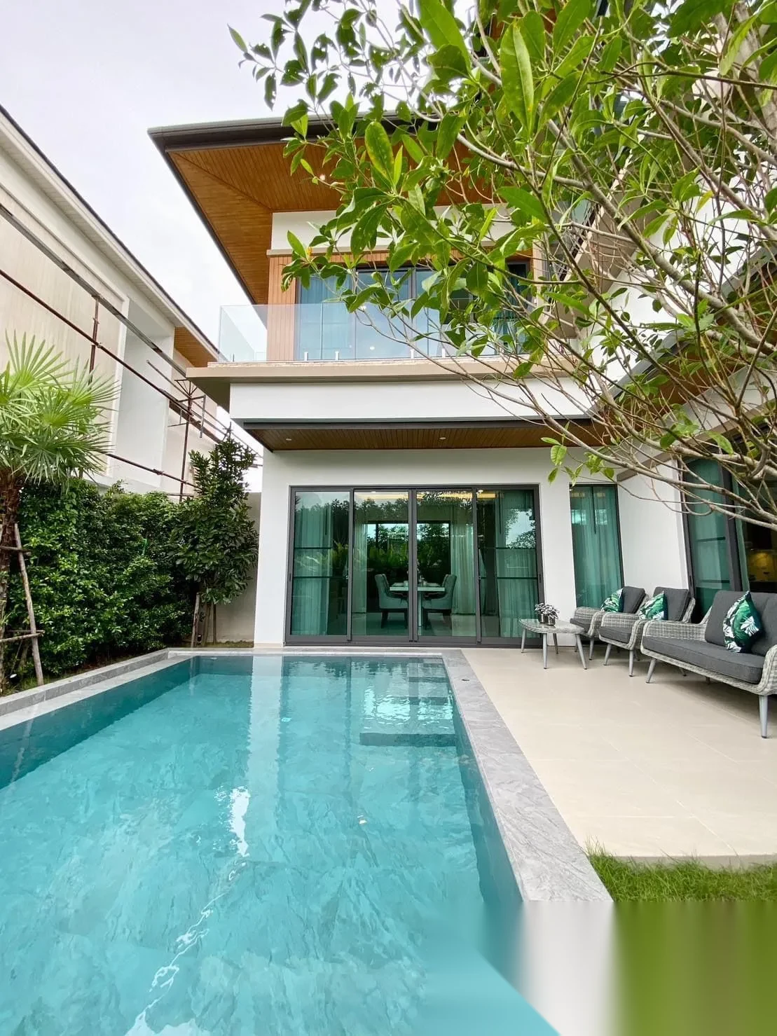 3 Bedroom Villa for rent at Ameen House complex · Si Sunthon · Pool View — photo 3