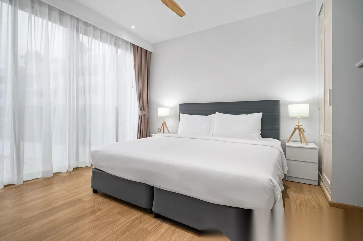 Апартаменты 1BR в ЖК Laguna Beachside · Чернг Тале / Bang Tao · Выход к бассейну — фото 11