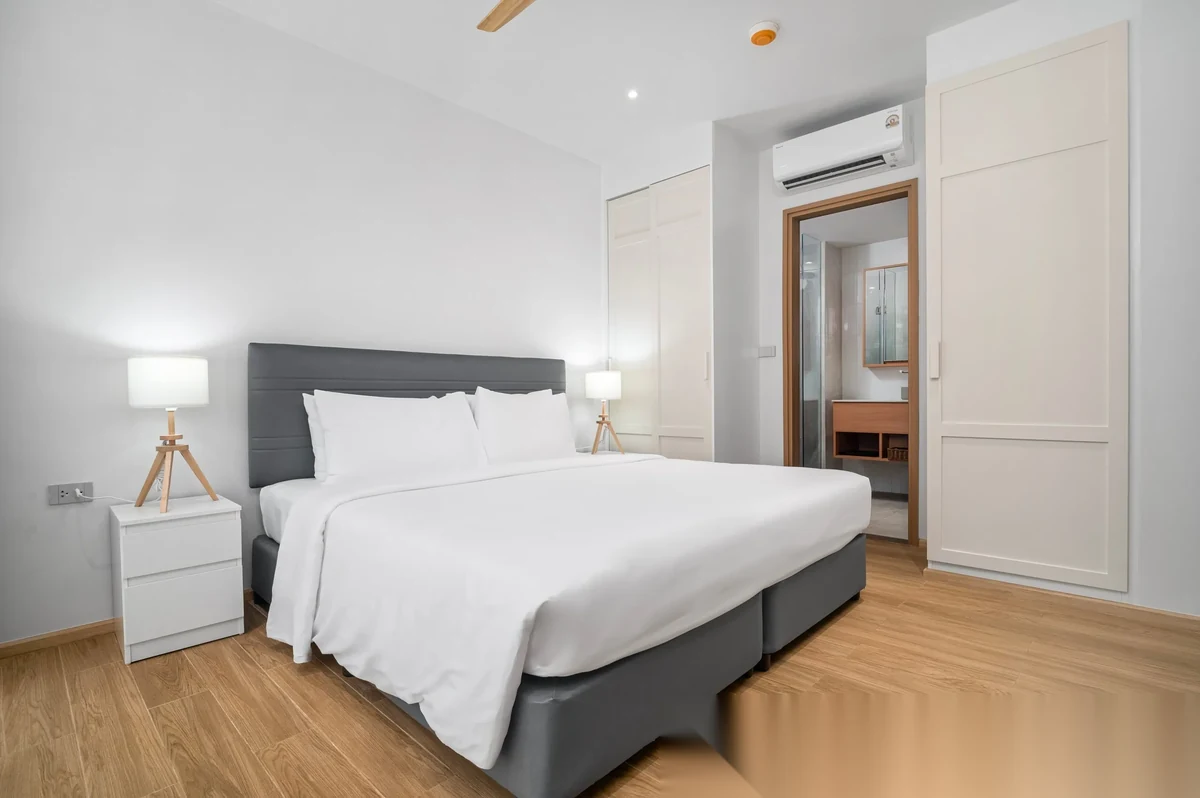 Апартаменты 1BR в ЖК Laguna Beachside · Чернг Тале / Bang Tao · Выход к бассейну — фото 12