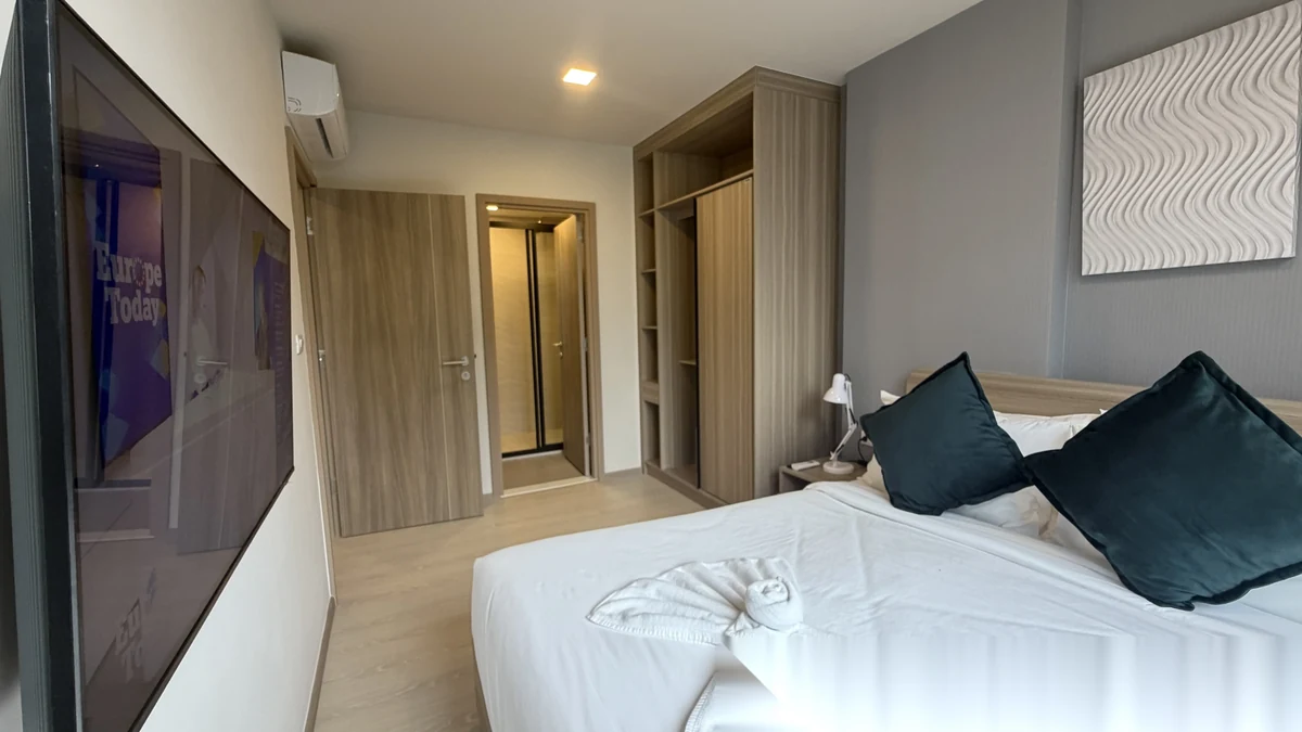 Апартаменты 2BR в ЖК The Base Rise · Вичит · Вид на бассейн — фото 9