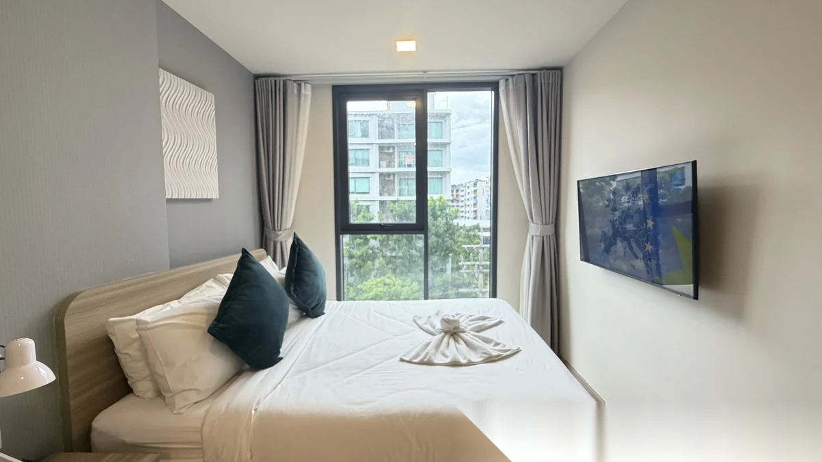 Апартаменты 2BR в ЖК The Base Rise · Вичит · Вид на бассейн — фото 10