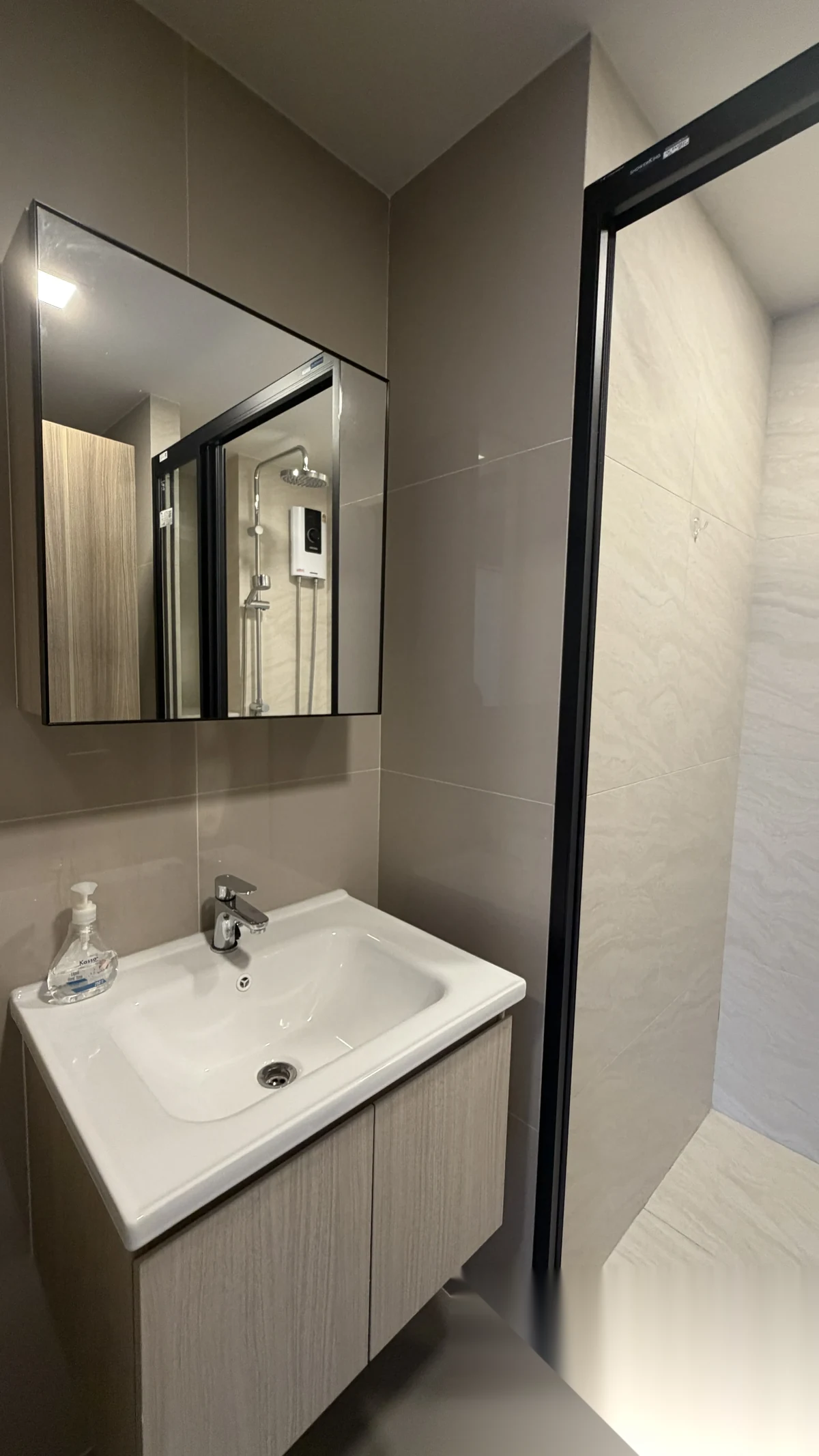 Апартаменты 2BR в ЖК The Base Rise · Вичит · Вид на бассейн — фото 11