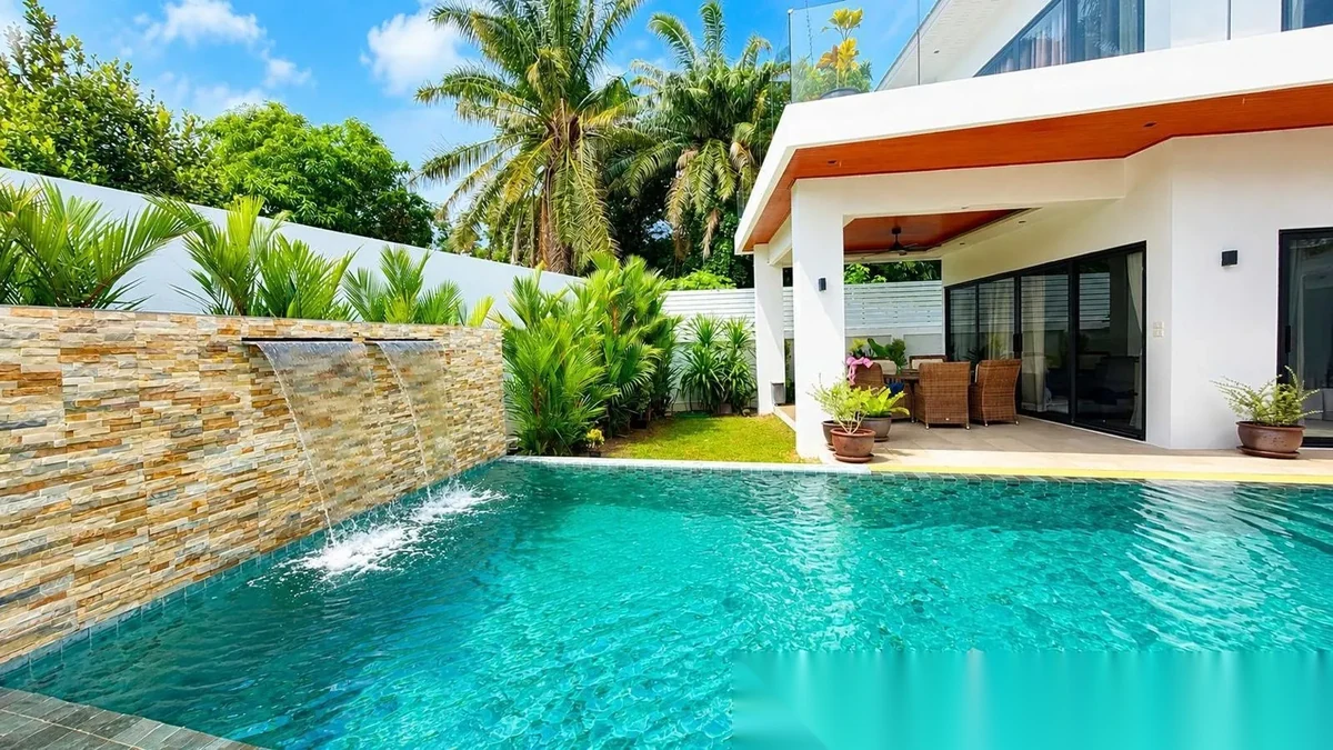 Вилла 4BR в комплексе Modern 4BR Private Pool Villa in Rawai · Раваи · Выход к бассейну — фото 3