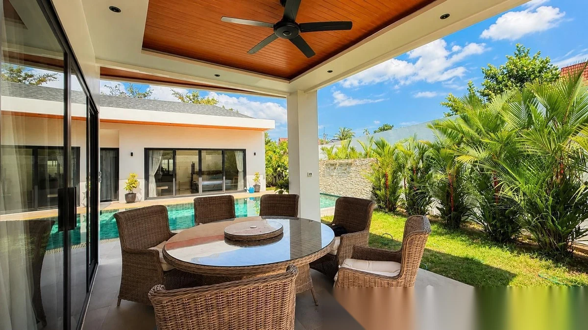 Вилла 4BR в комплексе Modern 4BR Private Pool Villa in Rawai · Раваи · Выход к бассейну — фото 4