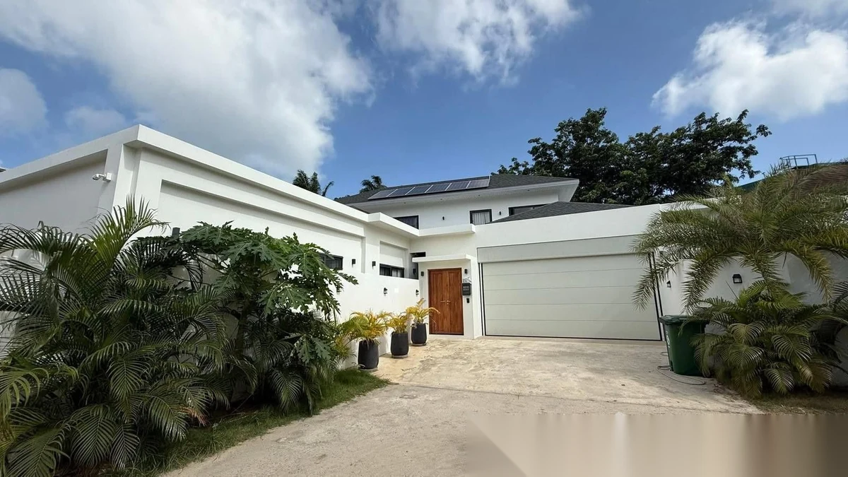 Вилла 4BR в комплексе Modern 4BR Private Pool Villa in Rawai · Раваи · Выход к бассейну — фото 5