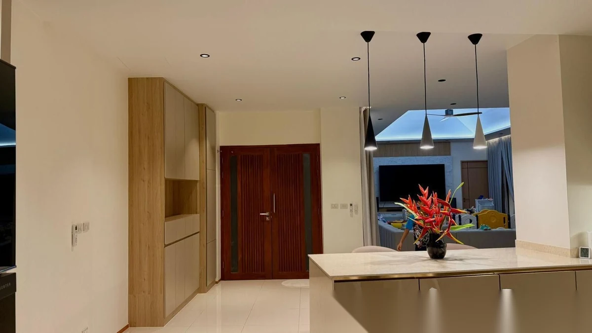 Вилла 4BR в комплексе Modern 4BR Private Pool Villa in Rawai · Раваи · Выход к бассейну — фото 6