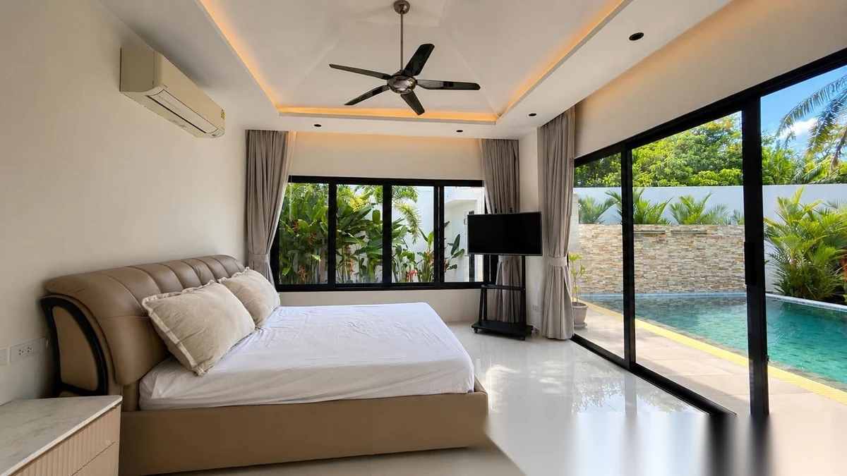 Вилла 4BR в комплексе Modern 4BR Private Pool Villa in Rawai · Раваи · Выход к бассейну — фото 10