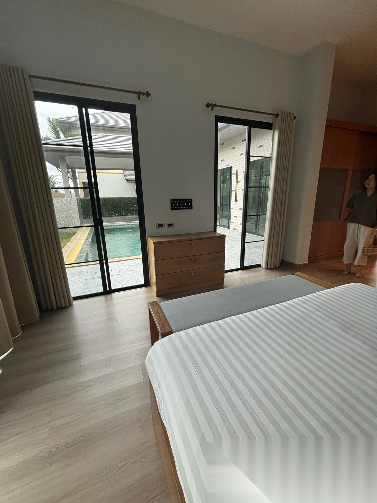 Вилла 2BR в комплексе Poom Villa · Теп Красаттри · Выход к бассейну — фото 2