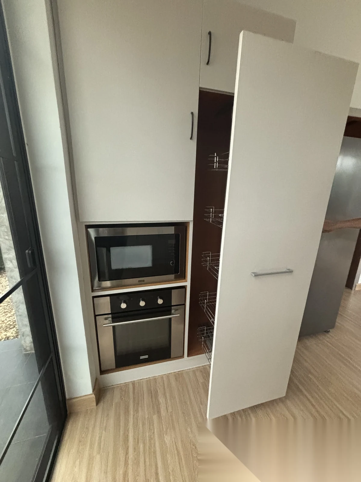 Вилла 2BR в комплексе Poom Villa · Теп Красаттри · Выход к бассейну — фото 5