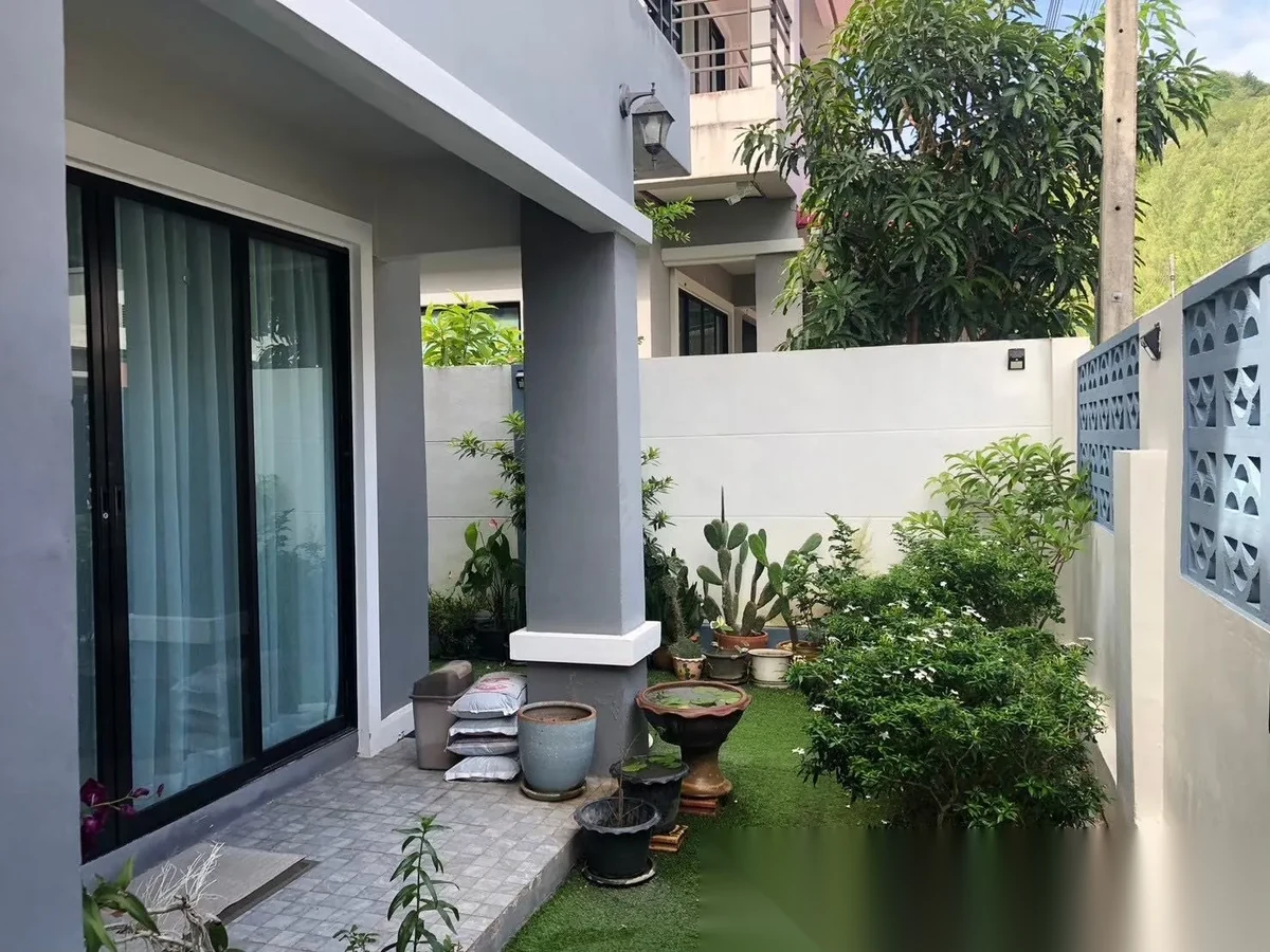 2 Bedroom House for rent at Phanason Park Ville complex · Kathu · Garden View — photo 3