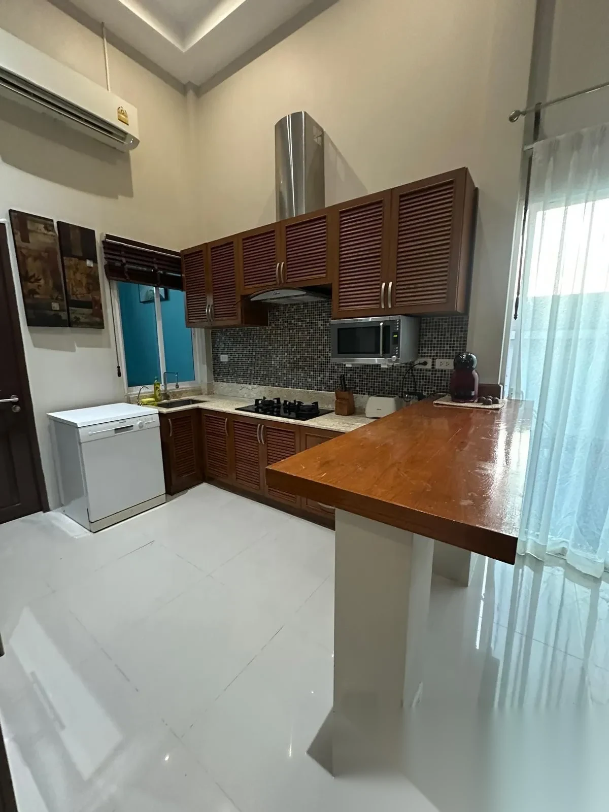 3 Bedroom Villa for rent at Ananda Lake View complex · Thep Krasattri · Garden View — photo 11