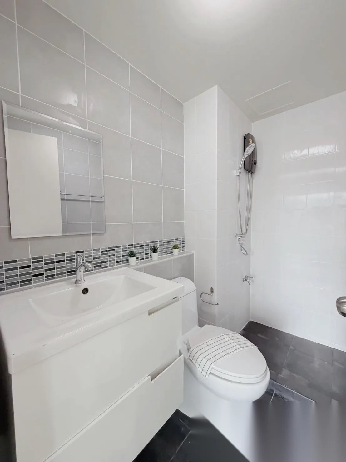 1 Bedroom Apartment for rent at D Condo Kathu complex · Kathu — photo 8