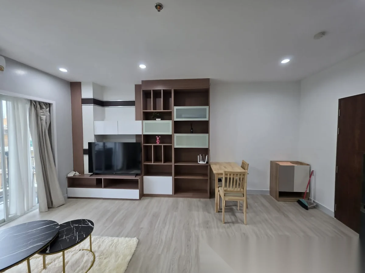 Апартаменты 1BR в ЖК The Green Places Condominium · Пхукет-таун · Вид в сад — фото 2