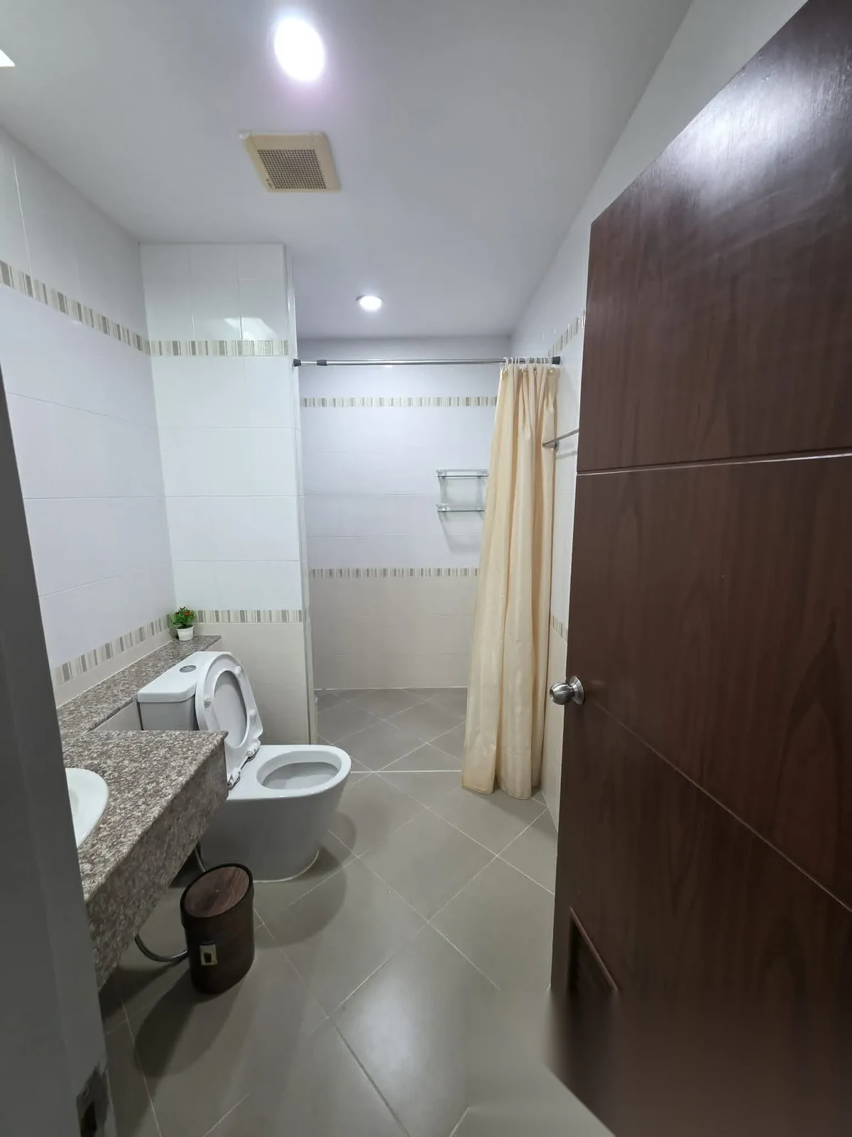 Апартаменты 1BR в ЖК The Green Places Condominium · Пхукет-таун · Вид в сад — фото 5