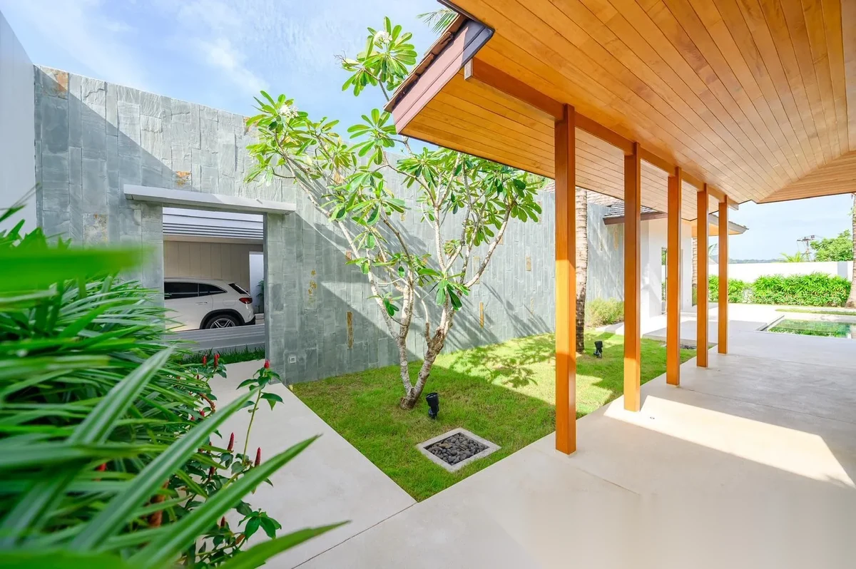 5 Bedroom Villa for rent at Anchan Hills complex · Si Sunthon · Pool View — photo 5
