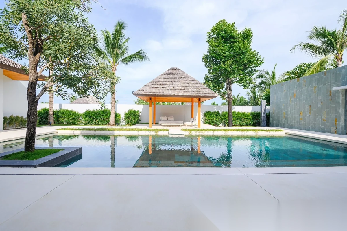 5 Bedroom Villa for rent at Anchan Hills complex · Si Sunthon · Pool View — photo 9