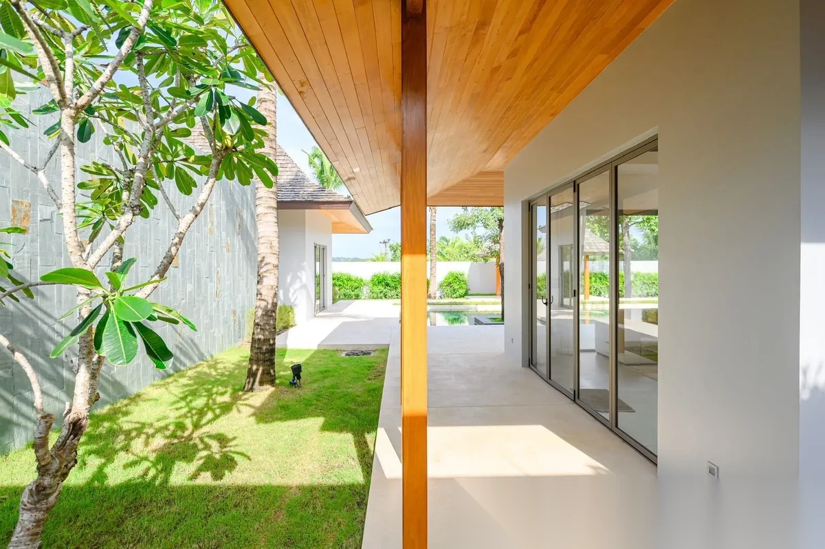 5 Bedroom Villa for rent at Anchan Hills complex · Si Sunthon · Pool View — photo 10