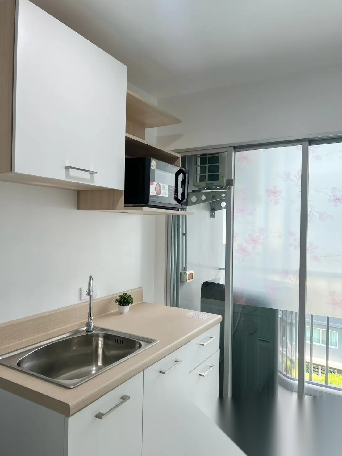 Апартаменты 1BR в ЖК D Condo Kathu · Кату · Вид на бассейн — фото 13