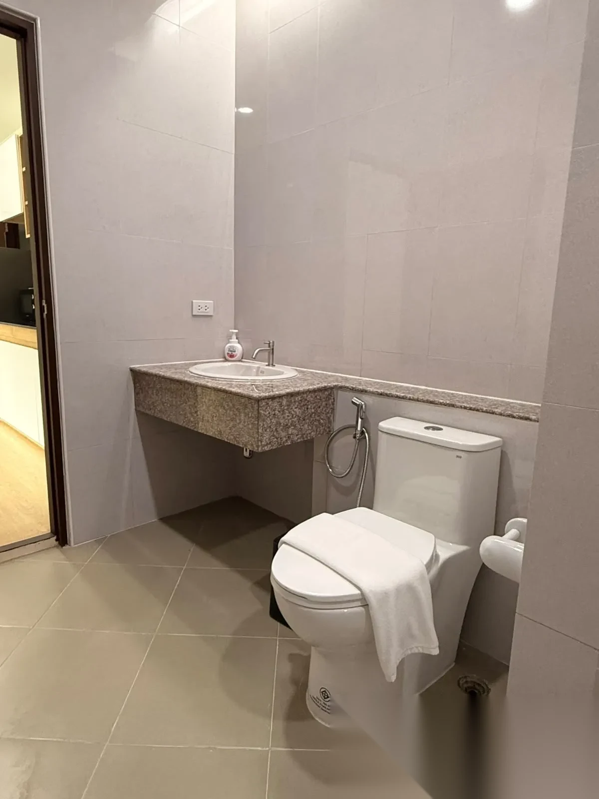 1 Bedroom Apartment for rent at The Green Places Condominium complex · Phuket Town · Garden View — photo 7