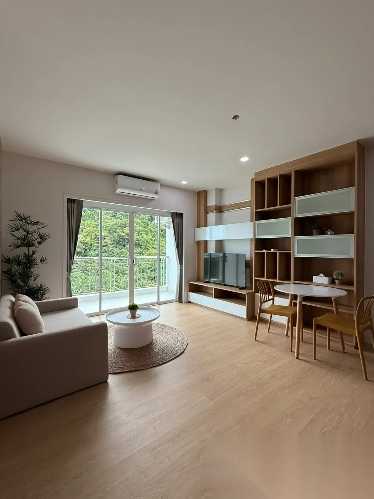 Апартаменты 1BR в ЖК The Green Places Condominium · Пхукет-таун · Вид в сад — фото 3
