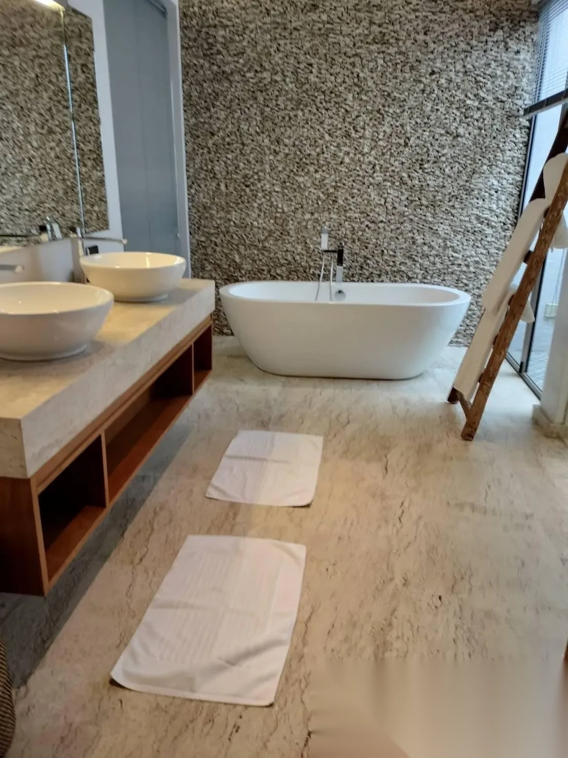 4 Bedroom Villa for rent at Anchan Lagoon complex · Thep Krasattri · Garden View — photo 4