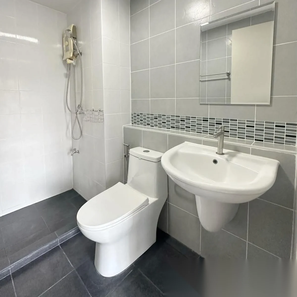 1 Bedroom Apartment for rent at D Condo Kathu-Patong complex · Kathu · Pool Access — photo 6