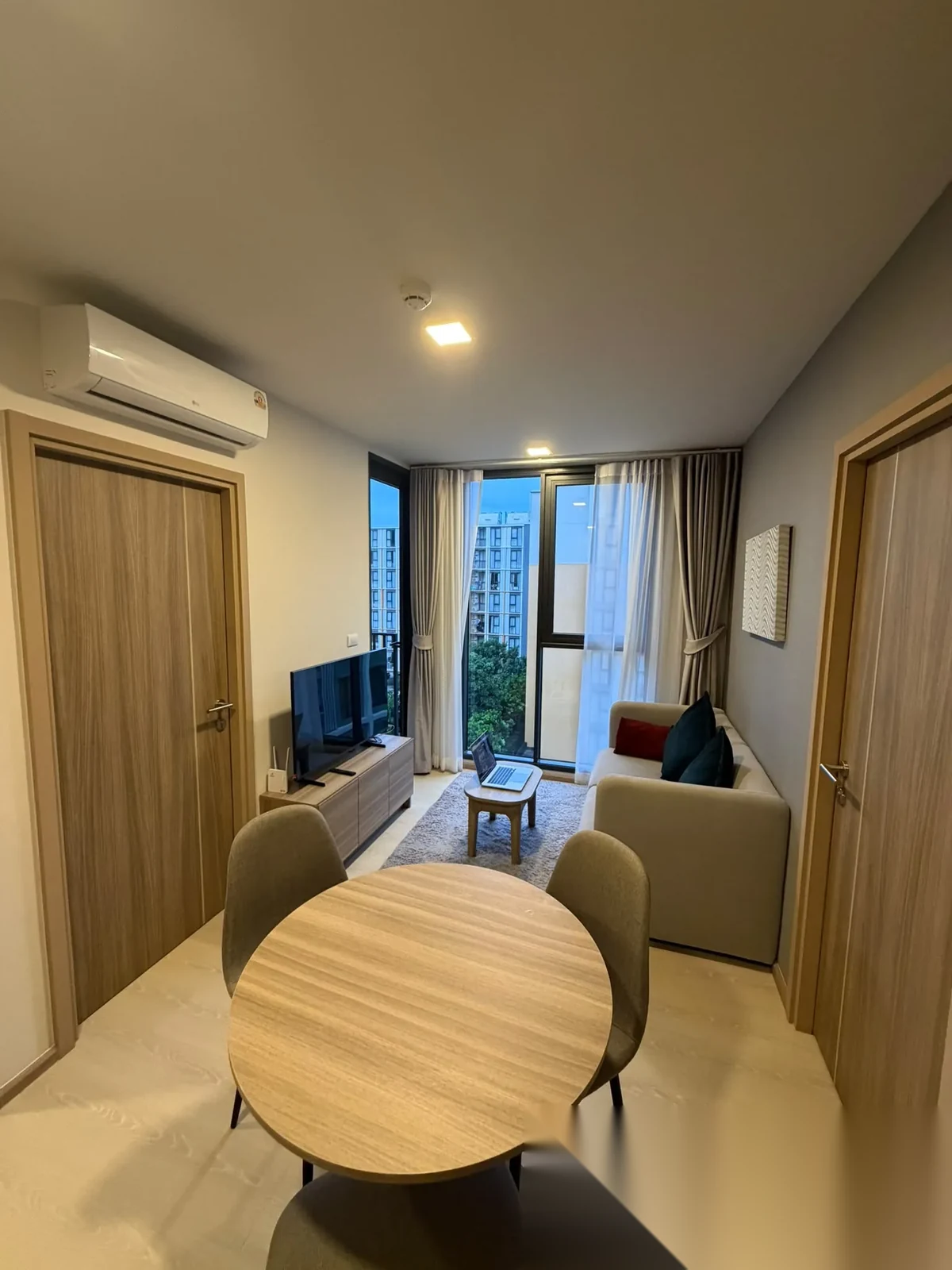 Апартаменты 2BR в ЖК The Base Rise · Вичит · Вид на бассейн — фото 3