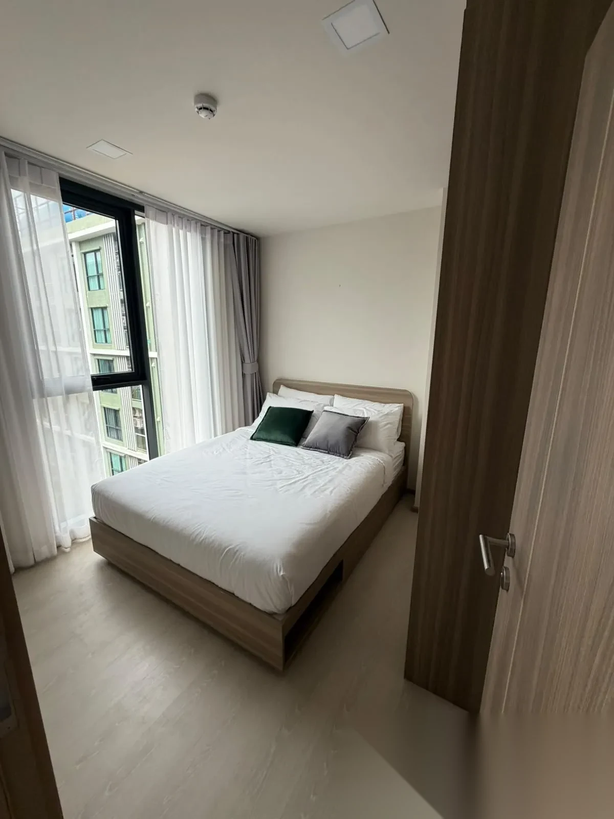 Апартаменты 2BR в ЖК The Base Rise · Вичит · Вид на бассейн — фото 7