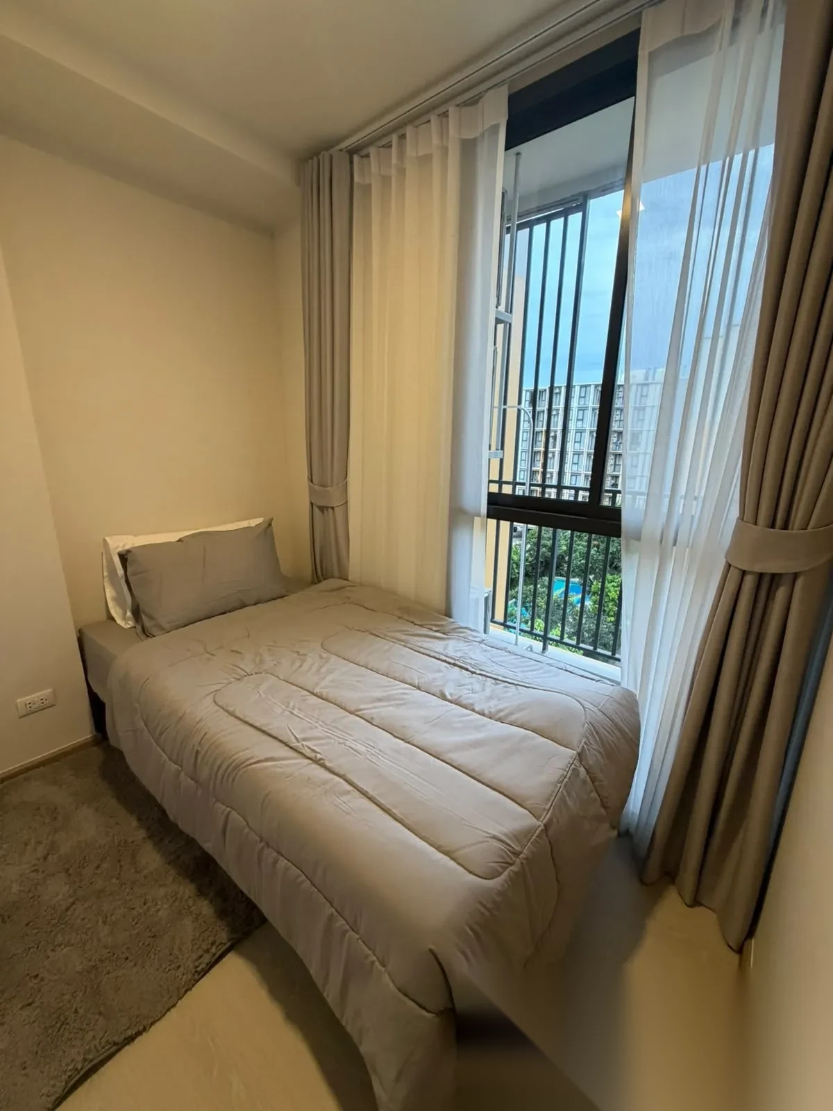 Апартаменты 2BR в ЖК The Base Rise · Вичит · Вид на бассейн — фото 11