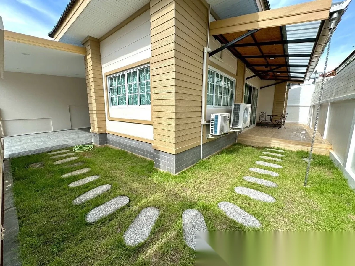 3 Bedroom Townhouse for rent at Chao Fah Garden Home 3 complex · Ko Kaeo · Garden View — photo 2