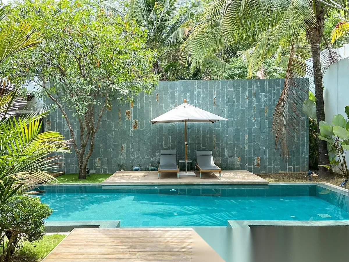 3 Bedroom Villa for rent at Anchan Grand Residence complex · Si Sunthon · Pool View — photo 7