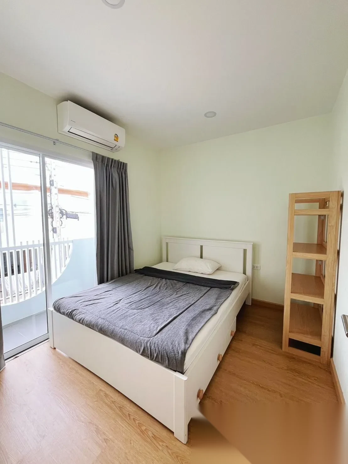 Таунхаус 3BR в комплексе Baan Sirarom Pa Khlok · Па Клок · Вид в сад — фото 6