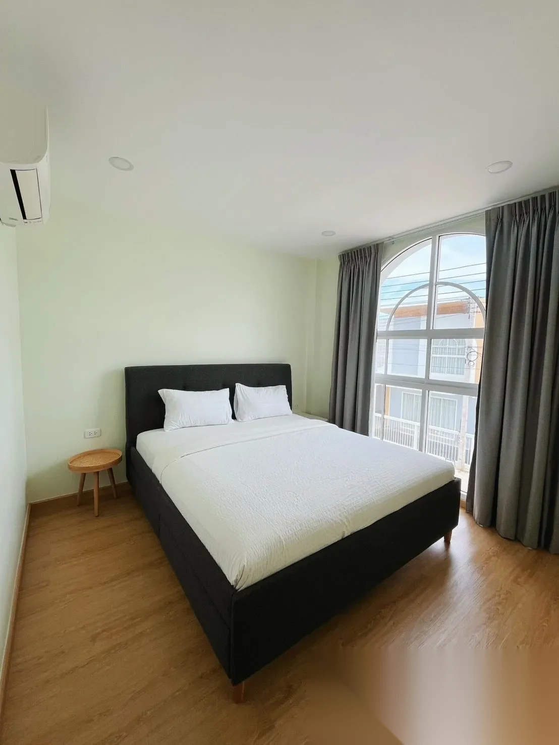 Таунхаус 3BR в комплексе Baan Sirarom Pa Khlok · Па Клок · Вид в сад — фото 7